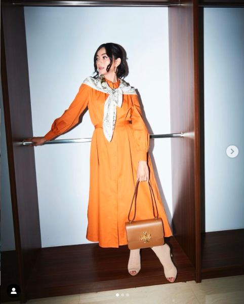 Versi-Vintage-Dengan-Sentuhan-Scarft